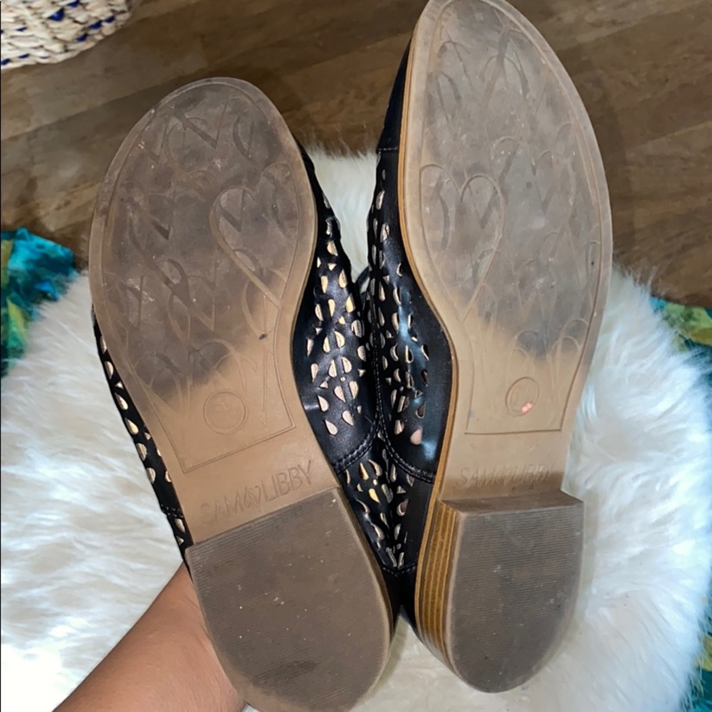 Shoes - Picture 4 of 4